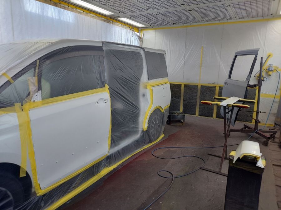 トヨタ　ヴォクシー　左スライドドア交換塗装　左側面修理塗装